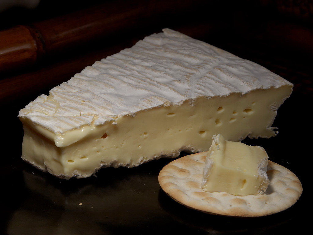 Brie de Meaux : Fromage AOP Brie de Meaux, photo fromage à croûte fleurie